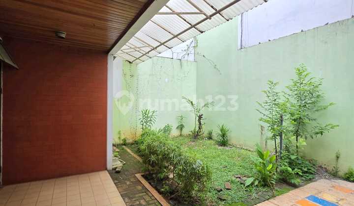 Old House One Step to Pondok Indah Mall 2