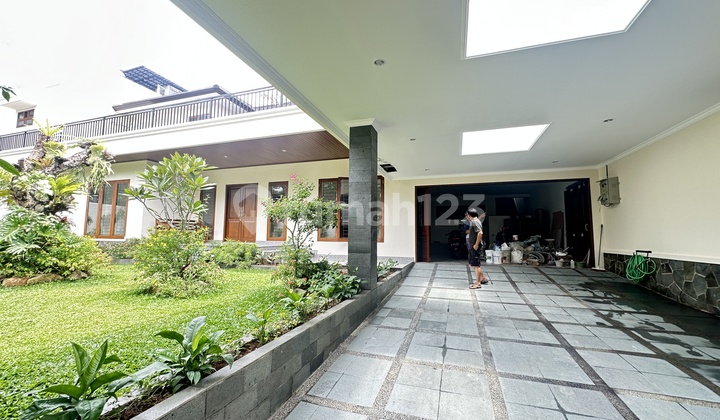 Rumah Cantik di Adyaksa Baru Renovasi Ada Kolam Renang Rumah Cantik di Adyaksa Baru Renovasi Ada Kolam Renang