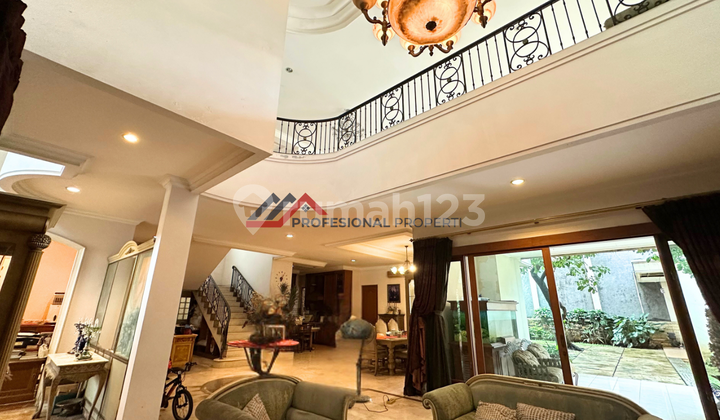 Rumah Siap Huni Posisi Hoek dan Jalan Lebar di Pondok Indah, Jakarta Selatan