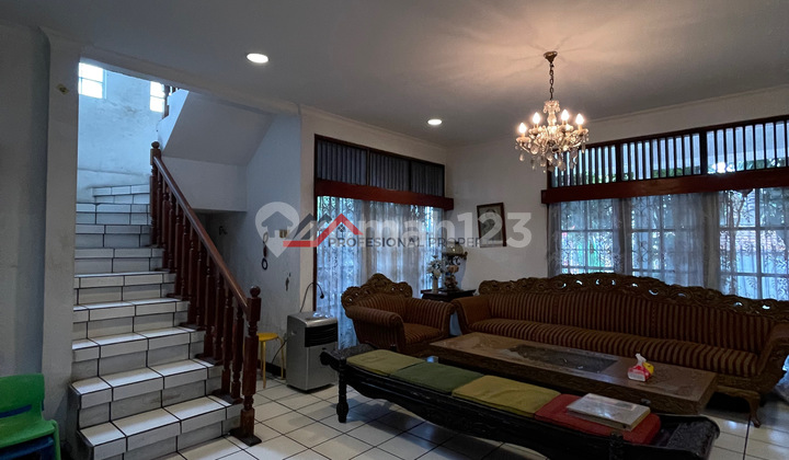 Rumah Lama Lokasi Strategis Dekat MRT di Cilandak, Jakarta Selatan 2