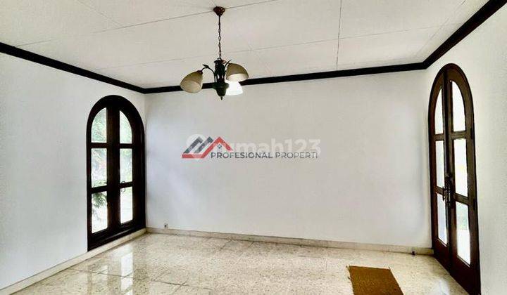 Rumah Klasik Siap Huni, Lokasi Terbaik di Kemang Selatan 2