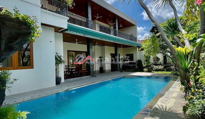Rumah Mewah Kolam Renang Asri Dalam Perumahan Dekat pondok Inddah Jakarta Selatan