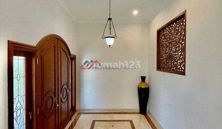 Rumah Mewah Kolam Renang Asri Dalam Perumahan Dekat pondok Inddah Jakarta Selatan