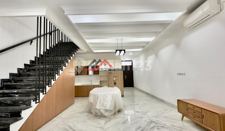 RUMAH BARU DENGAN KOLAM RENANG DALAM KOMPLEK  2