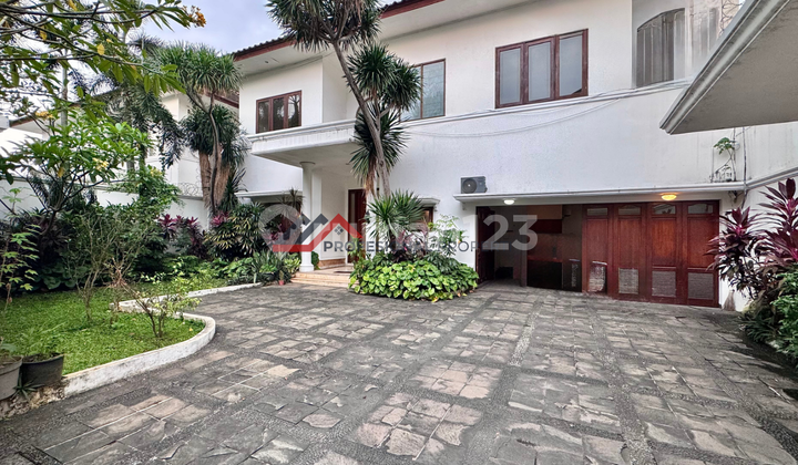 Rumah Bagus Halaman Luas Area Premium di Kemang, Jakarta Selatan Rumah Bagus Halaman Luas Area Premium di Kemang, Jakarta Selatan