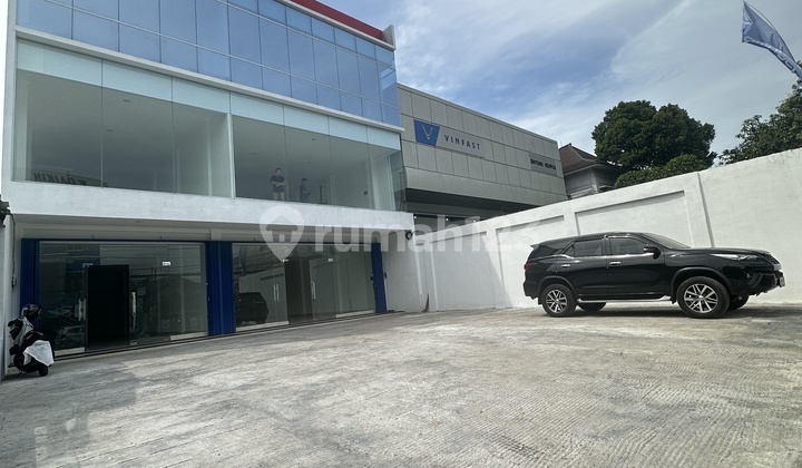 For Sale New Luxury Connected Shophouse Near Veteran South Jakarta 2