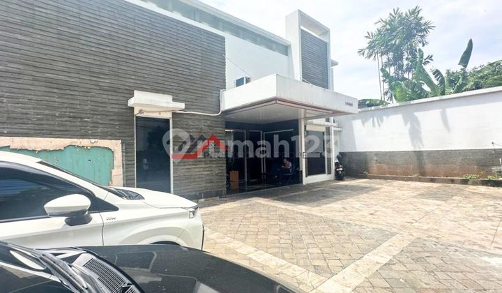 Office Building Suitable for Restaurant Business Below NJOP in Kebayoran Baru, South Jakarta