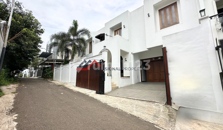 Rumah Modern Minimalis di Lengkapi Private Pool di Jagakarsa, Jakarta Selatan