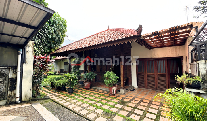 Classic Asri House Near Mall in Cipete, South Jakarta