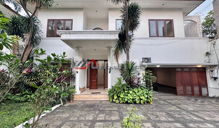 Rumah Bagus Halaman Luas Area Premium di Kemang, Jakarta Selatan 2