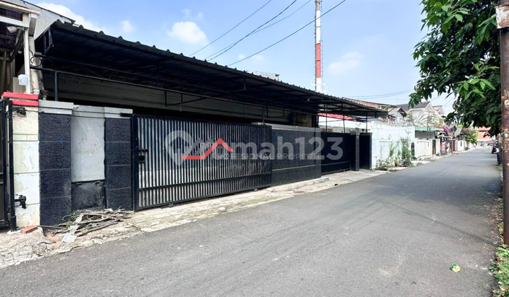 Rumah Menarik di Pancoran, Lantai 2 Terdapat Kosan di Pancoran, Jakarta Selatan