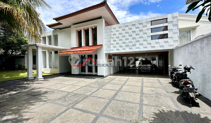 Rumah siap huni dengan halaman luas dekat MRT di lebak bulus, jakarta selatan