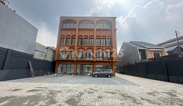 New Luxury Building, Spacious Strategic Parking to Simatupang, South Jakarta