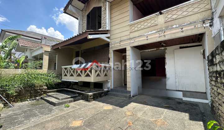 Rumah lama dalam komplek Pondok Indah hitung tanah di Pondok Indah, Jakarta Selatan