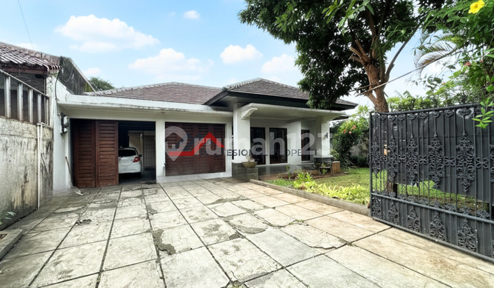 Nice Serene House with Swimming Pool Location in Kemang, South Jakarta