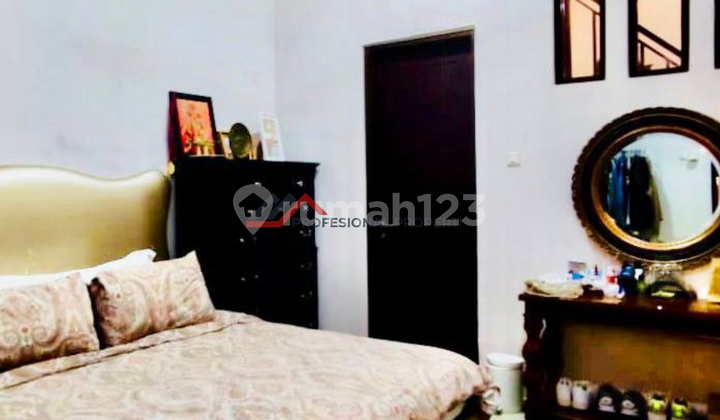 Rumah dalam TownHouse Lokasi Strategis Taman Luas di Mampang Prapatan, Jakarta Selatan 2