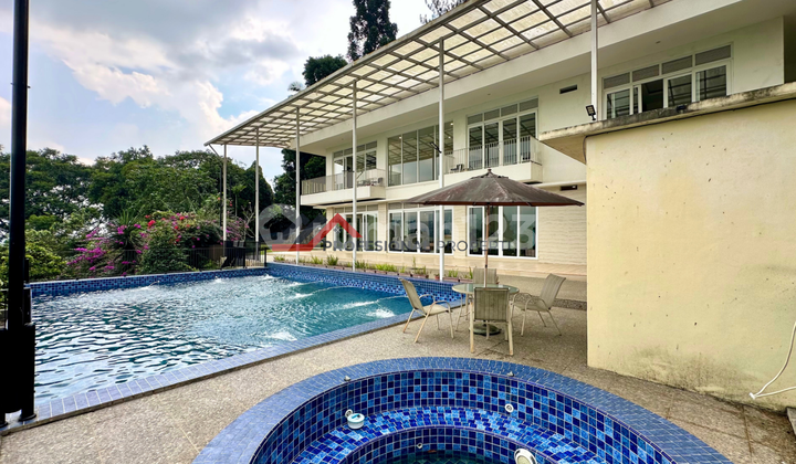 Villa Luas Siap Huni Dengan Private Pool dan View Terbuka, Puncak Bogor