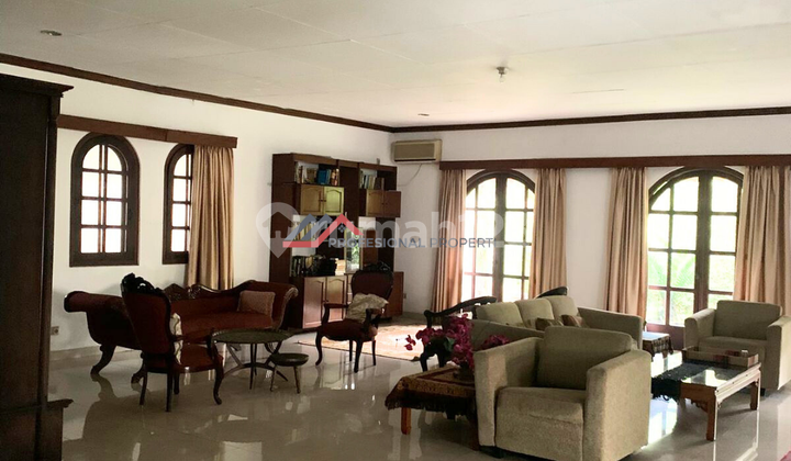 House for Sale Strategic Location Swimming Pool in Kebayoran Baru, South Jakarta