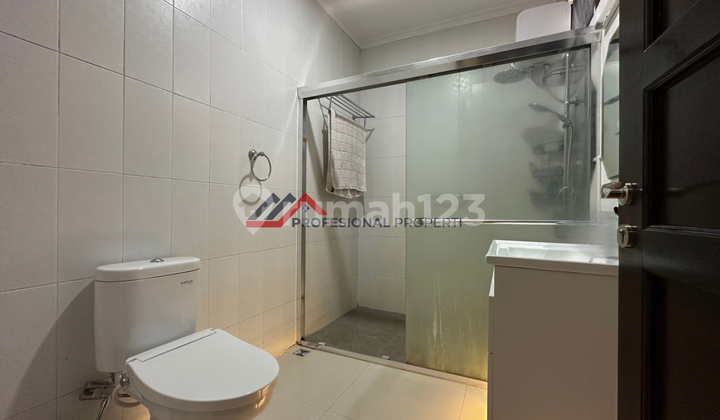 Rumah Luas Dekat ke MRT dengan Swimming Pool di Cipete, Jakarta Selatan Rumah Luas Dekat ke MRT dengan Swimming Pool di Cipete, Jakarta Selatan
