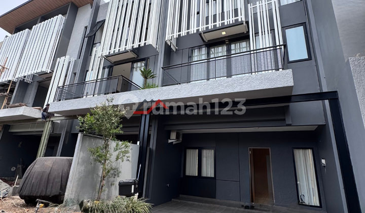 Rumah Baru Lokasi Strategis Dekat ke Toll di Jagakarsa, Jakarta Selatan