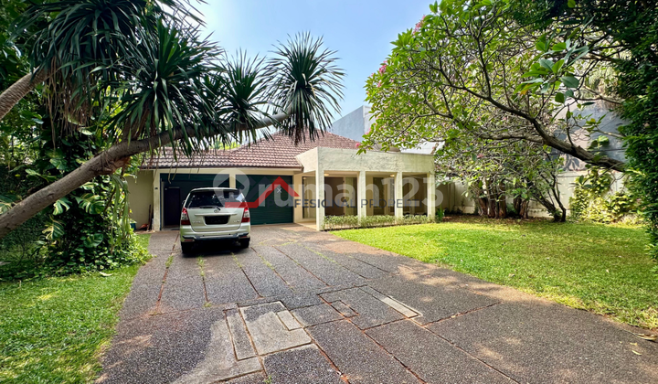 Single-Story House with Spacious and Lush Yard in Prime Kemang Area, South Jakarta Single-Story House with Spacious and Lush Yard in Prime Kemang Area, South Jakarta