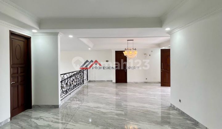 Rumah Baru Modern Classic Dekat ke Tol JORR dan Desari di Cilandak, Jakarta Selatan 2