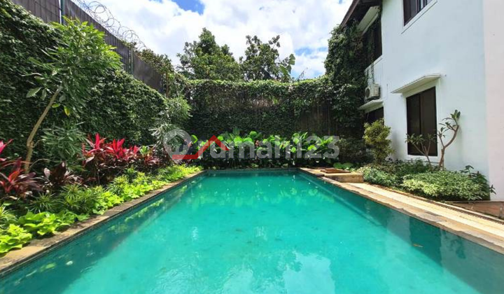 Rumah Luas dan Cantik dengan Suasana Asri di Kemang, Jakarta Selatan
