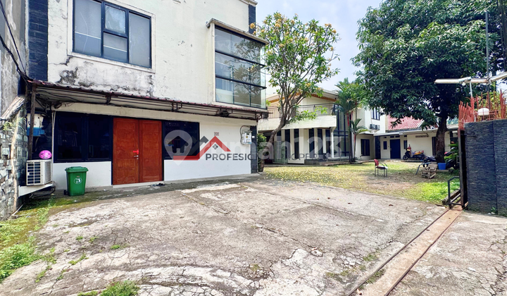 Attractive Office House with a Serene Environment and Strategic Location in Jagakarsa, South Jakarta