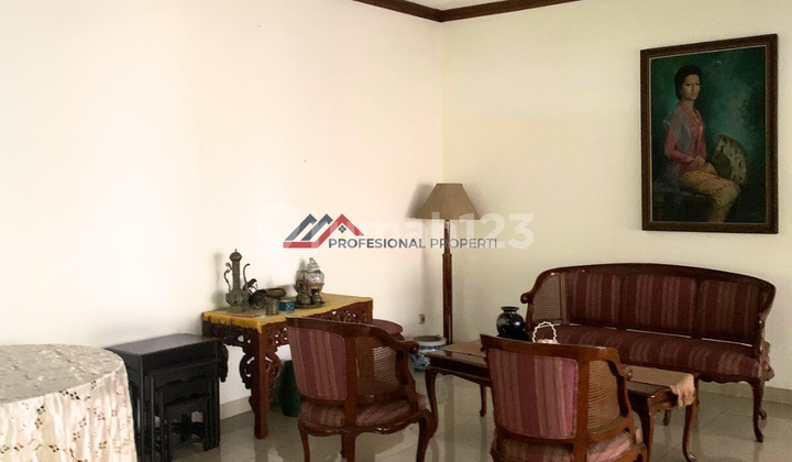 House for Sale Strategic Location Swimming Pool in Kebayoran Baru, South Jakarta 2