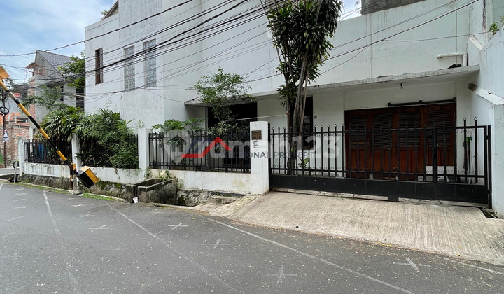 Rumah Lama Lokasi Strategis Dekat MRT di Cilandak, Jakarta Selatan