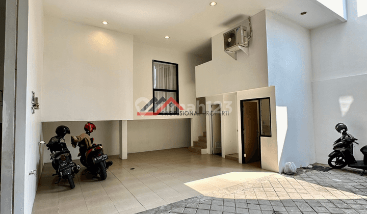 Rumah Modern Minimalis Dalam Townhouse View Golf di Cilandak, Jakarta Selatan 2