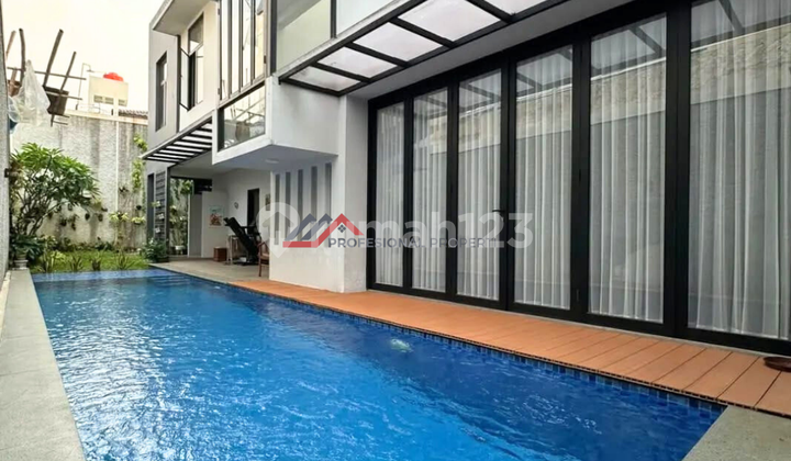Luxury Ready-to-Occupy House in a Quiet Environment in Cilandak, South Jakarta
