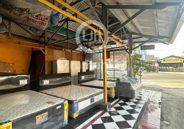 Bangunan Usaha di Jalan Indraprasta 2