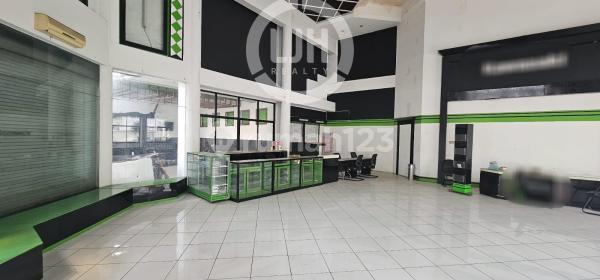 Bangunan Usaha di Jalan Jenderal Sudirman 1