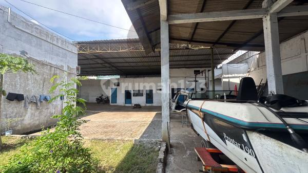 Bangunan usaha di jalan Soekarno Hatta 2