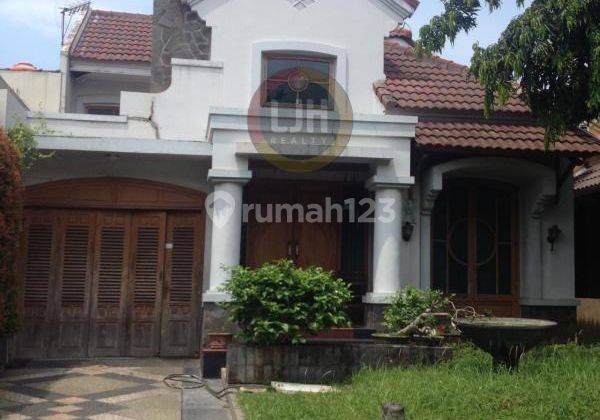 Rumah kusen full jati di Graha Padma 1
