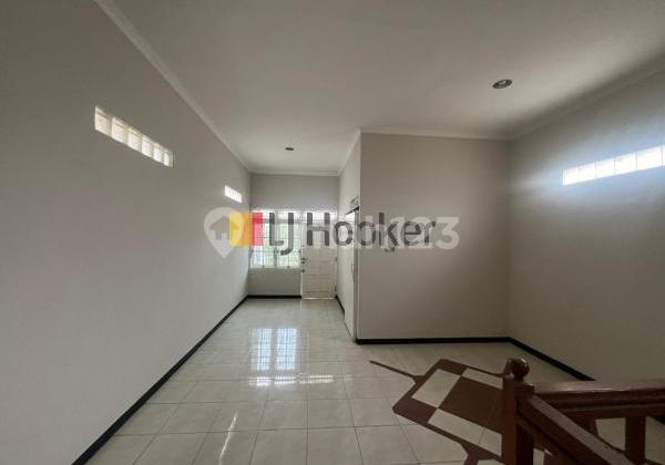 Ready-to-use shop house on Gajah Street. 1