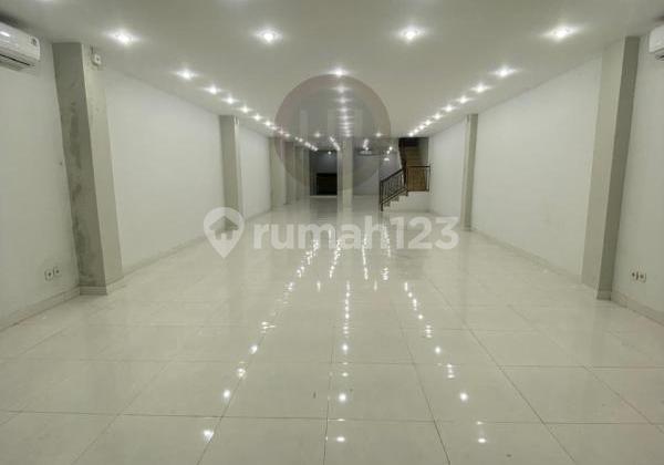 Nice shop house on Sukowati Street 2