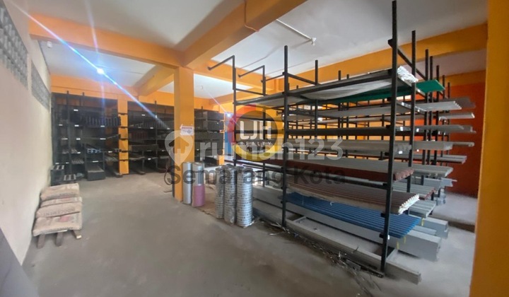 Bangunan Usaha Di Jalan Brigjend Sudiarto 2