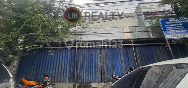 Ruko di jalan Thamrin 1