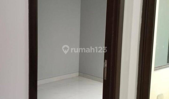 Rumah 2 lantai sewa siap huni Tangerang 6