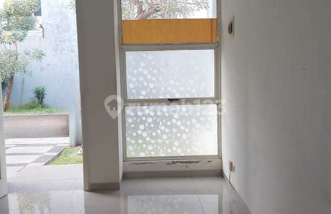 Dijual Rumah 2 Lantai Siap AJB di Suvarna Sutera Dekat St Laurensia 2