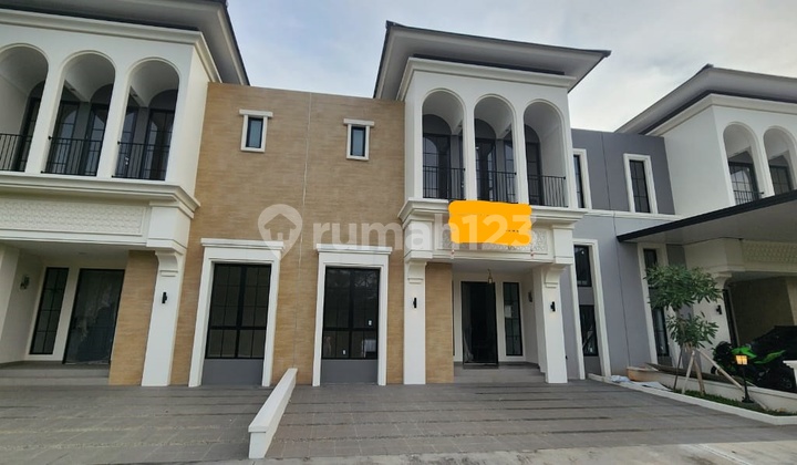 Dijual Rumah Cantik 2 Lantai di Suvarna Taman Belakang Sudah Rapi Dikeramik