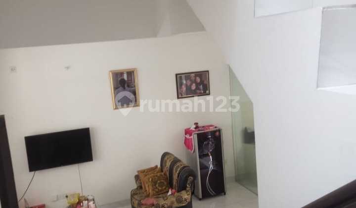 FLASH SELL ! Jual Cepat Rumah 2 Lantai SHM Termurah di Lavon