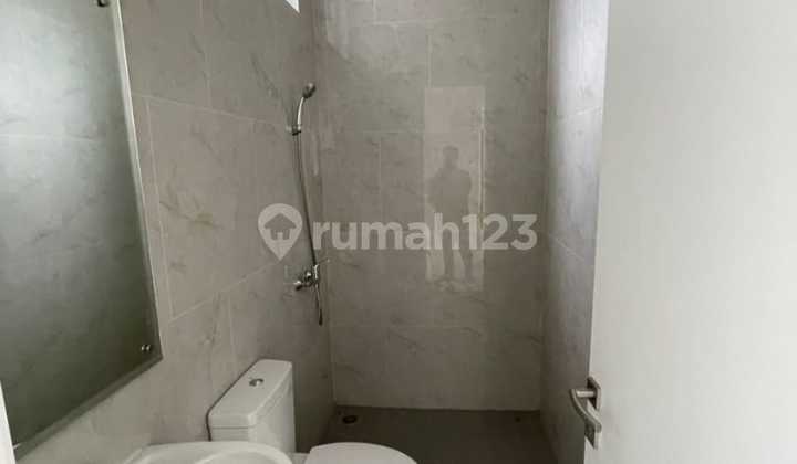 Disewakan Rumah 2 Lt Posisi Hook di Suvarna Free AC dan Water Heater 2