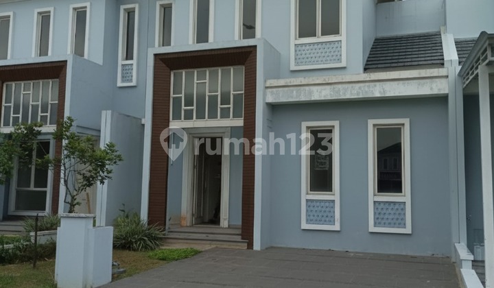 Rumah 2 Lantai Rapi Bersih Terawat di Suvarna Sutera Murah Siap AJB
