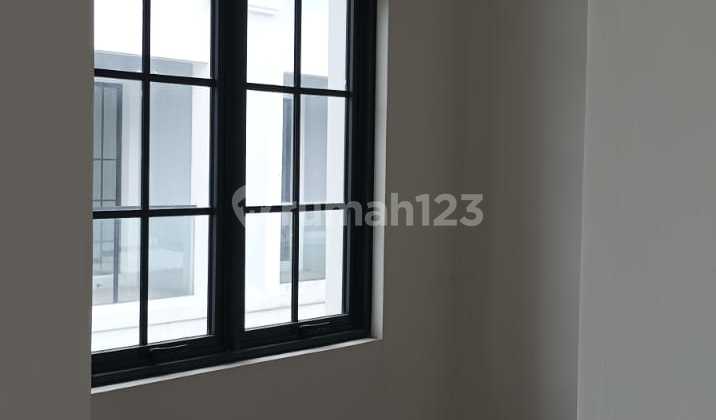 Dijual Rumah 2,5 Lantai Double Decker di Lavon 2 Belum Pernah Dihuni 2