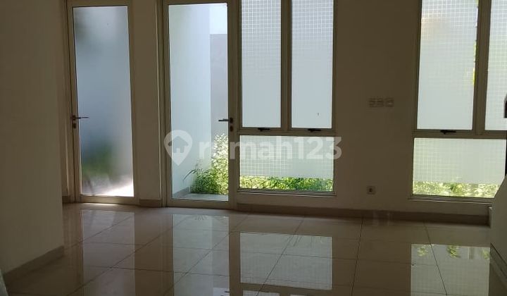 Disewakan Rumah Rapi Terawat Siap Huni di Suvarna Sutera Ada AC 2