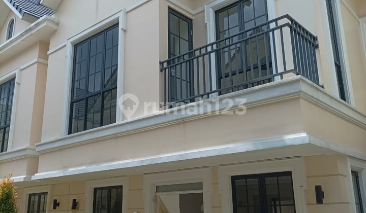 Dijual Cepat Rumah 2,5 Lantai Double Decker di Lavon 2 Cikupa Siap Huni Dijual Cepat Rumah 2,5 Lantai Double Decker di Lavon 2 Cikupa Siap Huni