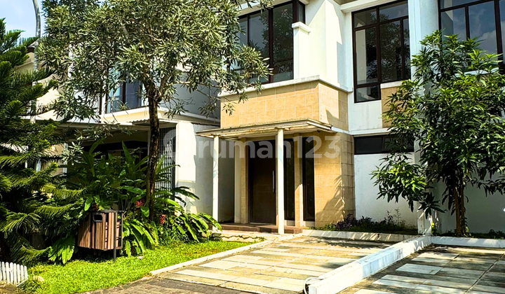 A modern minimalist style house at The Eminent Ilustria.